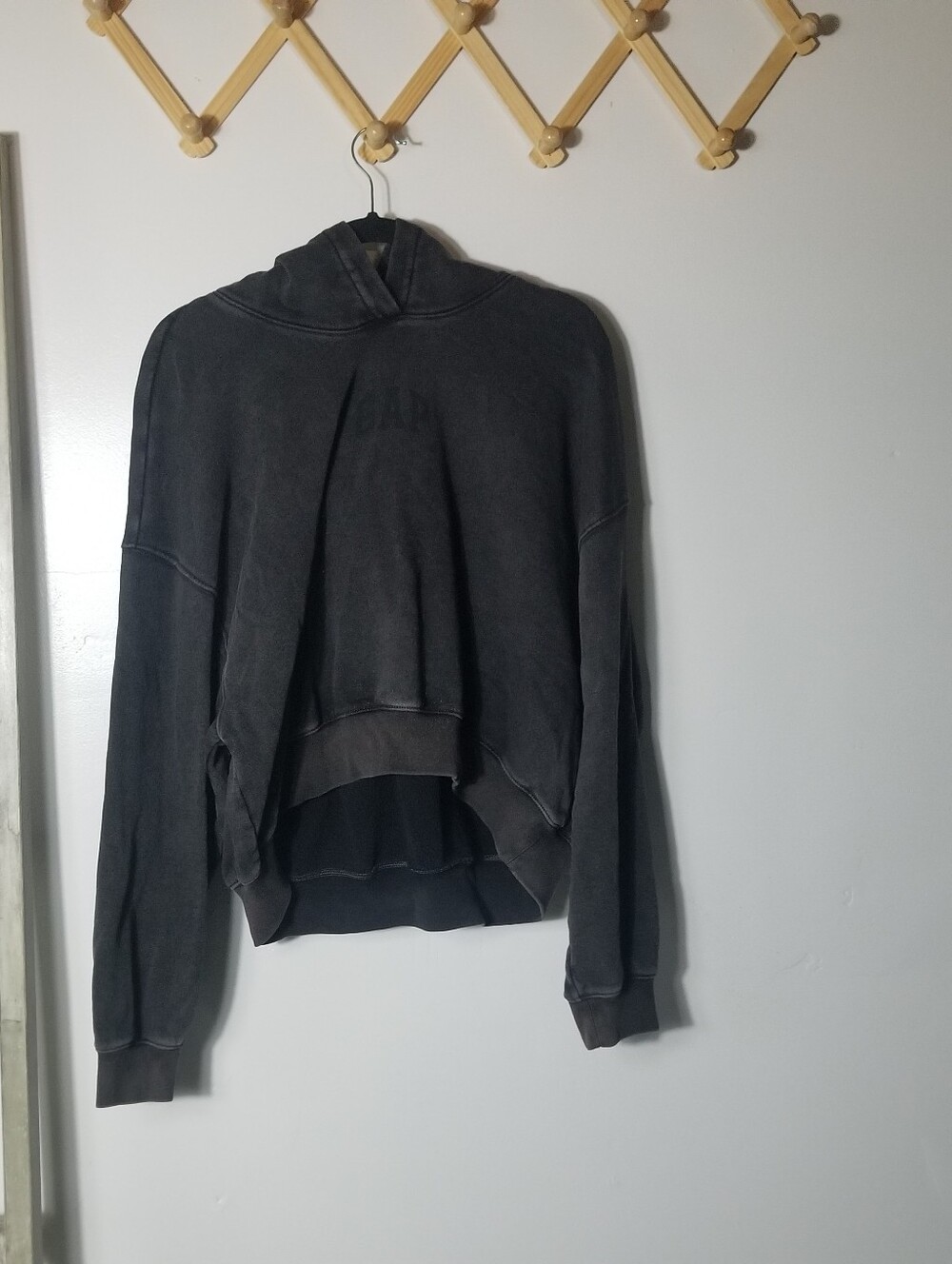 GAP WOMEN'S BLACK WASHED CROPPED OVERSIZED HOODIE SIZE LARGE